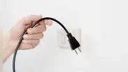 ¿Qué electrodoméstico consume más energía en tu casa? Desenchúfalo y ahorra en tu factura de luz