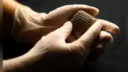 Arqueólogos hallan tablilla de arcilla de 3.500 años con una lista de compra de muebles