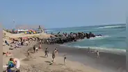 Peruanos aprovechan el sol de invierno durante el fin de semana en Lima y visitan playa: "El frío es mental"