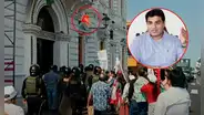 Trujillo: lanzan cono de tránsito a alcalde Mario Reyna durante protesta en las afueras de la municipalidad