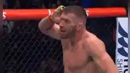Dricus du Plessis venció a Israel Adesanya por sumisión y retuvo su cinturón de campeón en UFC 305