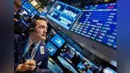 Wall Street repunta y se recupera de la caída mundial de mercados