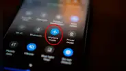 ¿Por qué en tus vuelos piden activar el modo avión de tu teléfono y qué ocurriría si ignoras la indicación?