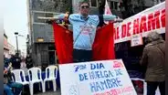 El maestro peruano del Sutep que se encadenó a una cruz de madera por 48 horas: estas son sus exigencias
