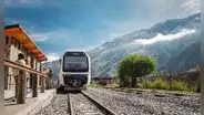 El único país de América Latina con un tren solar y panorámico: fue fabricado por una empresa de China