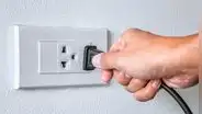 ¿Debes desconectar tus electrodomésticos tras un apagón? Experto revela cuál es el más delicado