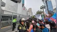 Vecinos de Ate, Santa Anita y El Agustino protestan por falta de agua y desagüe: "Los silos han colapsado"