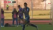 'Canchita' Gonzáles anotó su primer gol con Sporting Cristal, celebró besando el escudo, pero VAR se lo anuló por offside