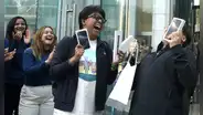 Inicia la venta del iPhone 16 con largas filas: así se celebra el estreno del nuevo celular de Apple
