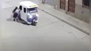Violento asalto en Cajamarca: escolar es arrastrada y lanzada de mototaxi para robarle su celular