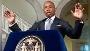 Los 5 cargos de los que es acusado Eric Adams, alcalde de Nueva York que negó una eventual renuncia