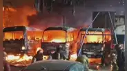Incendio en Independencia arrasa vehículos de transporte público: sospechan que extorsionadores están implicados