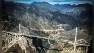 Así se construyó el puente más alto de América Latina: está sostenido por 152 tiras de acero y supera a la Torre Eiffel