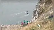 Vehículo se despista y cae a río Mantaro con pasajeros a bordo: Policía trabaja para recatara los cuerpos