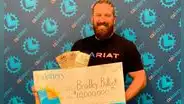 Gana US$10.000.000 en lotería de California y decide no abandonar su trabajo: “Tardé 8 horas en recuperarme del shock”