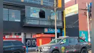Ataque cerca al Royal Plaza: sujeto dispara contra restobar y balas alcanzan lunas de Smart Fit en Independencia