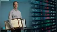 El hombre con más títulos universitarios del mundo tiene 13 carreras: dejó la bolsa de valores para estudiar fisioterapia