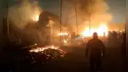Lurigancho-Chosica: fuerte incendio consume una fábrica de colchones y moviliza a 10 unidades de bomberos