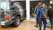 Mala: Conductor ebrio incrustó su camioneta en una farmacia tras impactar con mototaxi