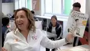 Dina Boluarte lanza polémica frase sobre los hombres frente a alumnos: "Así deben estar siempre, de rodillas"