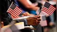 ¡Malas noticias para inmigrantes! Estos 3 delitos te pueden quitar la ciudadanía americana en 2024