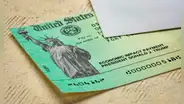 Estadounidenses recibirán cheques de $8,046 con las nuevas reglas de ajuste por inflación del IRS