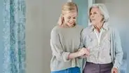 ¿Eres cuidador de persona de tercera edad y trabajas a tiempo completo? 5 consejos para quienes manejan ambos