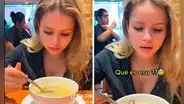 Turista se sorprende al encontrar insólito ingrediente en sopa peruana: "Es el toque del sabor"