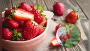 Los puntos de las fresas esconden una función especial, ¡y no son semillas!: descubre su función