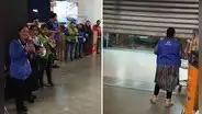 Trabajadores hacen cuenta regresiva para recibir clientes, pero nadie aparece: "Parece una escena de ‘The Office’"