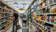 ¿Es legal que revisen tu mochila en un supermercado? Esto dice Indecopi