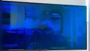 ¿Por qué la pantalla de tu Smart TV se ve azul cuando la enfocas con la cámara del celular?
