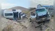 Choque de 2 minivanes en la carretera Arequipa-Puno deja un fallecido y varios heridos de gravedad