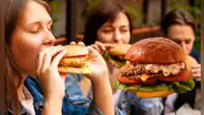 ¿Qué es una hamburguesa smash? Esta es la diferencia de una hamburguesa tradicional y por qué todos la aman
