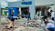 Violento ataque en Paraguay: grupo armado explota sucursal bancaria y escapa con un botín de 350 mil dólares