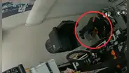 Así fue el robo de extrabajador de barbería en SJM: sujeto huyó con herramientas valorizadas en S/10.000