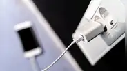 ¿Por qué el cargador de mi celular se calienta mucho? Conoce las causas y cómo solucionarlo