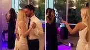 Mujer cantó en la boda de su expareja tras ser contratada por error y decidió vengarse