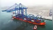 China aumenta exportaciones de grúas a América Latina en medio de tensiones con EE. UU.: megapuerto de Chancay es clave