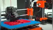 Sistema de impresión 3D, el proyecto que revoluciona la construcción de viviendas sociales y usa brazos robóticos