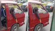Peruano queda atónito al ver a pasajera en combi: "Se duerme mejor que en casa"