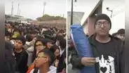 Miles de estudiantes de San Marcos acampan para recibir desayuno y almuerzo navideño: "Llevo desde el sábado"