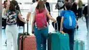 Congreso aprueba que menores de edad viajen al extranjero con autorización de solo uno de los padres