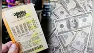 Ganador de US$394 millones en California demanda a la lotería de Mega Millions por cobrar solo la mitad