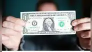 ¿Tienes un billete de $1 raro? Un error de impresión lo hace valer hasta US$150 mil en Estados Unidos