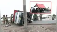Camión se volcó en el circuito de playas de San Miguel tras evitar choque: accidente dejó dos heridos