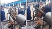 Jóvenes peruanos crean parrilla automática y usuarios dicen: “Prepara pollo al átomo”