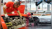Empresa de autos en Miami ofrece empleos con salario de hasta US$100 la hora para quienes hablen español