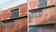 Albañil construye puerta en el cuarto piso y usuarios quedan atónitos: "¿Y por dónde bajan?"