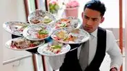 Inmigrante en Estados Unidos genera sorpresa al revelar cuánto gana al día como mesero en restaurante de Utah